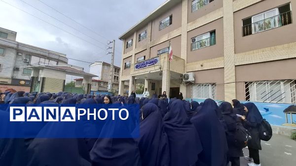 گرامیداشت روز نیروی انتظامی در دبیرستان بهار آزادی قائمشهر