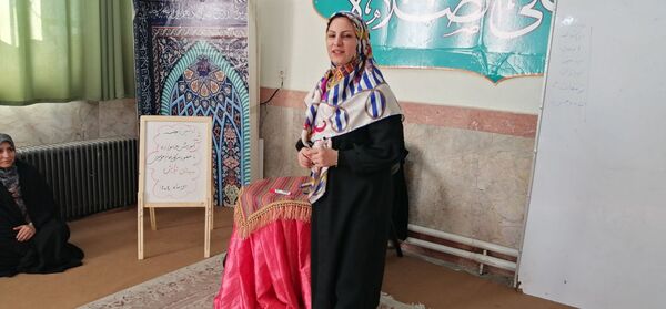 اولین جلسه آموزش خانواده در دبستان نیایش با حضور خانم موسوی