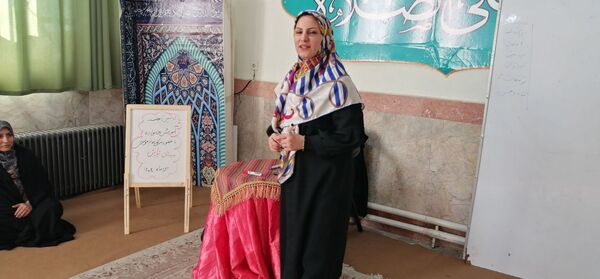 اولین جلسه آموزش خانواده در دبستان نیایش با حضور خانم موسوی