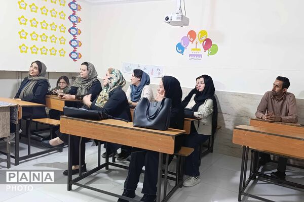 نشست انجمن اولیا و مربیان مدرسه غیردولتی جهان تربیت