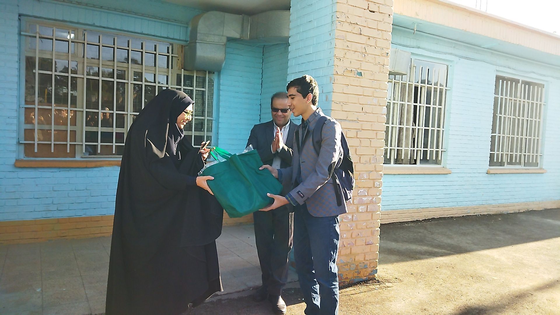حضور رئیس پژوهش سرای سینا مسیح آبادی نیشابور در دبیرستان شاهد ابوذر غفاری نیشابور 