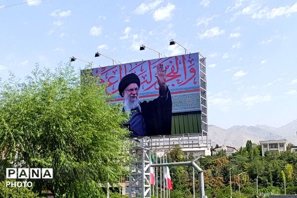 جمعیت بی‌شمار در صحن‌ های مصلی؛ آخرین لحظات وداع با رهبر