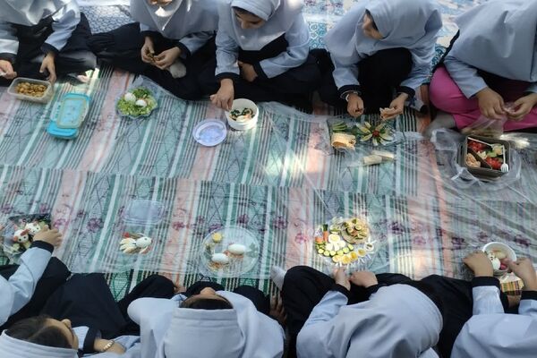 جشنواره جهانی تخم مرغ در دبستان فاطمه اهری هاشمی