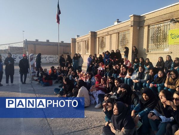 برگزاری مسابقات دارت در مدرسه زنده یاد داورپناه خانلق