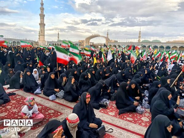 رژه «بانوان جان فدای ایران» در بلوار پیامبر اعظم قم