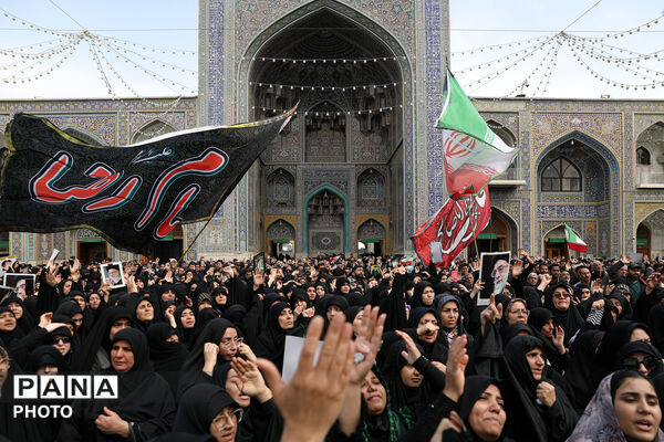 سوگ و حزن اعلام شهادت رهبر معظم انقلاب در حرم مطهر رضوی-۲
