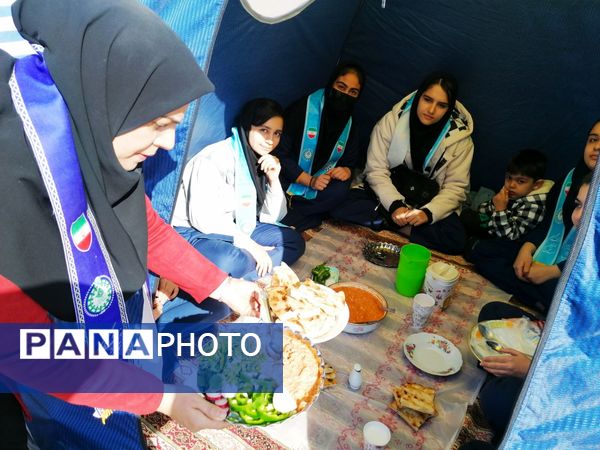 جشن انقلاب در دبیرستان حضرت فاطمه (س) و هنرستان عفاف، شهر تیتکانلو