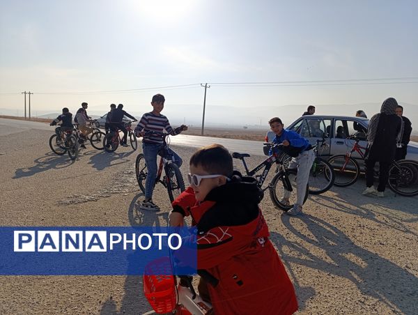 برگزاری همایش دوچرخه‌سواری در آشخانه به‌مناسبت روز دانش‌آموز 
