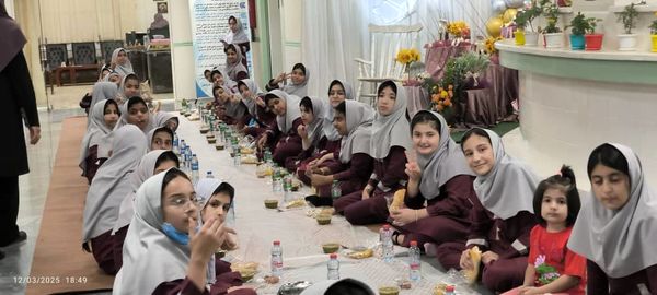 برپایی ضیافت افطاری در دبستان نورالهدی