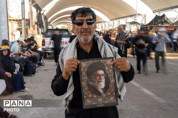 عرض ارادت زائران طریق الحسین(ع) به قائد شهید انقلاب