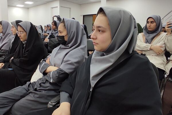 بزرگداشت «مادران چشم به راه»باحضور دانش‌آموزان دبیرستان دخترانه معرفت کهریزک