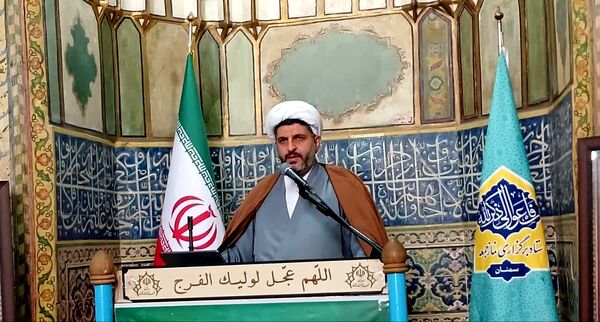 اقامه نماز پرفیض جمعه در سمنان