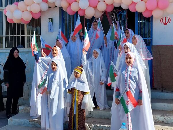 نواختن زنگ مهر در مدارس شهرستان خرم‌دره 