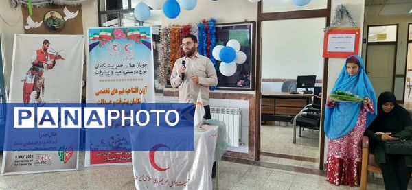 آیین‌ افتتاحیه‌ تیم‌های‌ تخصصی‌ جوانان‌ هلال‌احمر‌ در شهرکرد 
