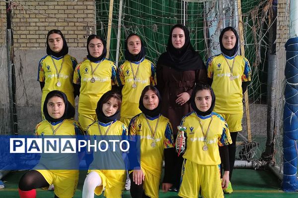 مسابقه فوتسال دانش‌آموزی دختران ابتدایی در بهارستان دو