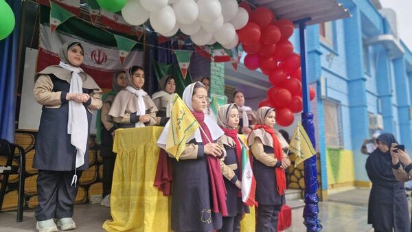 سالروز پیروزی انقلاب اسلامی در دبستان حافظ یک