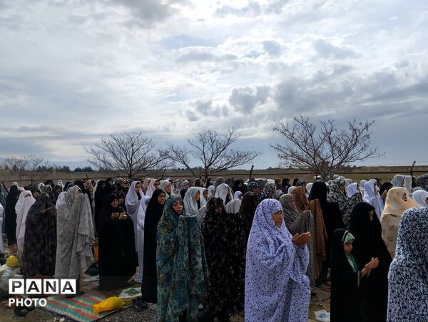 اقامه نماز بندگی در مسجد جامع تاریخی شهر رشتخوار