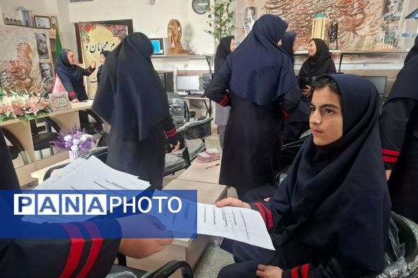 برگزاری دهه‌ ریاضیات در مدرسه هیات امنایی فرزانگان شهرستان ملارد