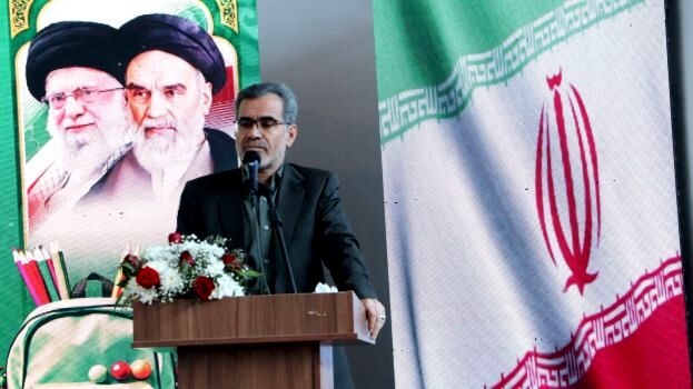 کوچک‌انگاری آموزش و پرورش باید از میان برداشته شود و معلم و مدرسه بر صدر تصمیمات قرار بگیرد