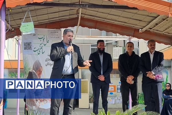 نواخته شدن زنگ سلامت‌روان توسط نماینده شهردار ری در دبیرستان ارشاد