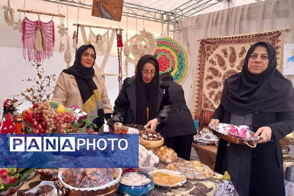 جشنواره ایرانشناسی در دبستان قلنبر ناحیه 2 شهرری 