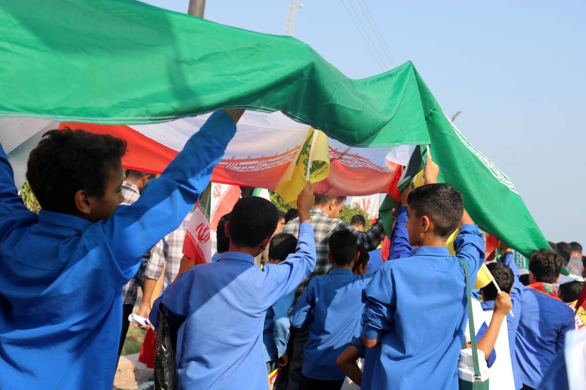 پرچم ایران، سایه‌بان افتخار نسل آینده در بوموسی