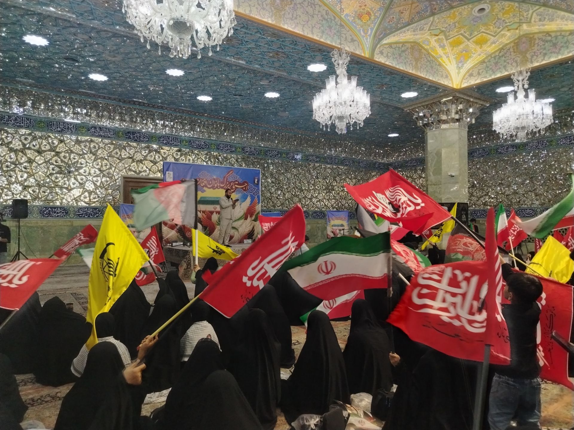 پرچم سرخ انتقام در دست بانوان افغانستانی