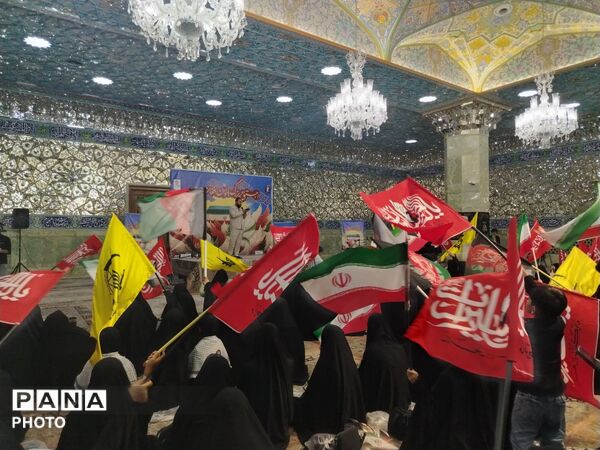 پرچم سرخ انتقام در دست بانوان افغانستانی
