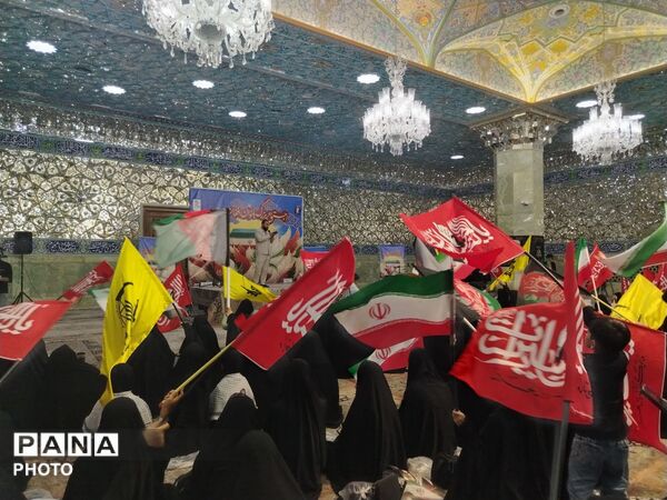 پرچم سرخ انتقام در دست بانوان افغانستانی