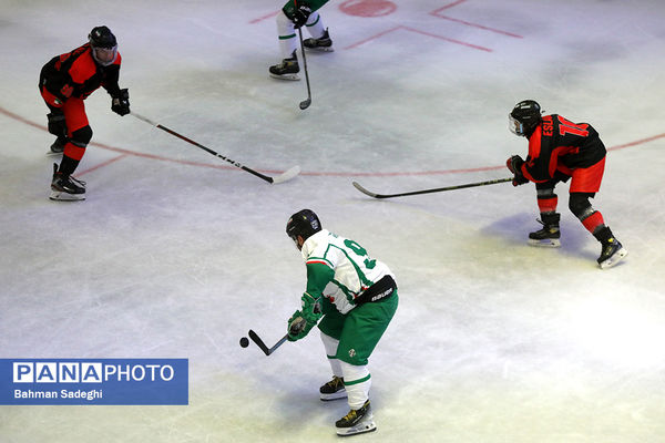 دیدار تیم ملی هاکی روی یخ ایران و تیم جوانان