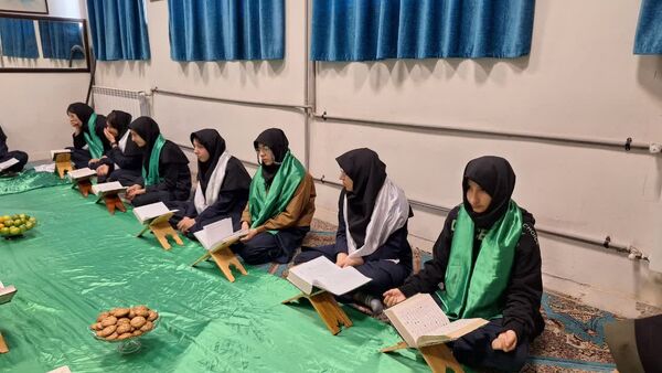 محفل انس با قرآن در دبیرستان فاطمیه ناحیه یک کرج
