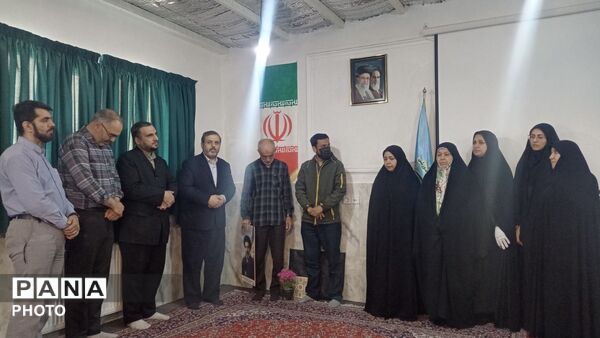 دیدار مسئولان آموزش و پرورش با خانواده شهدا، یادبودی برای بزرگداشت شخصیت‌های والای وطن
