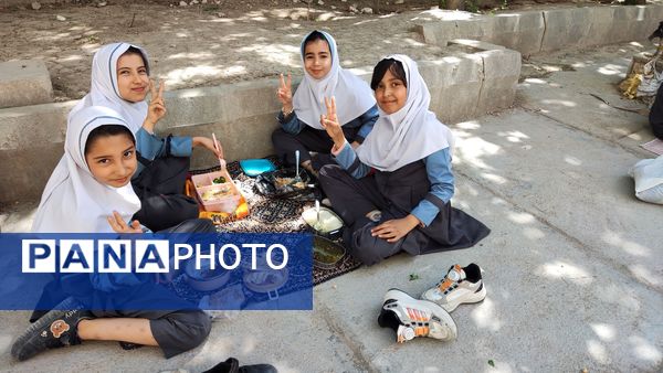 صبحانه سالم به‌مناسبت هفته سلامت در مدرسه نسترن آشخانه