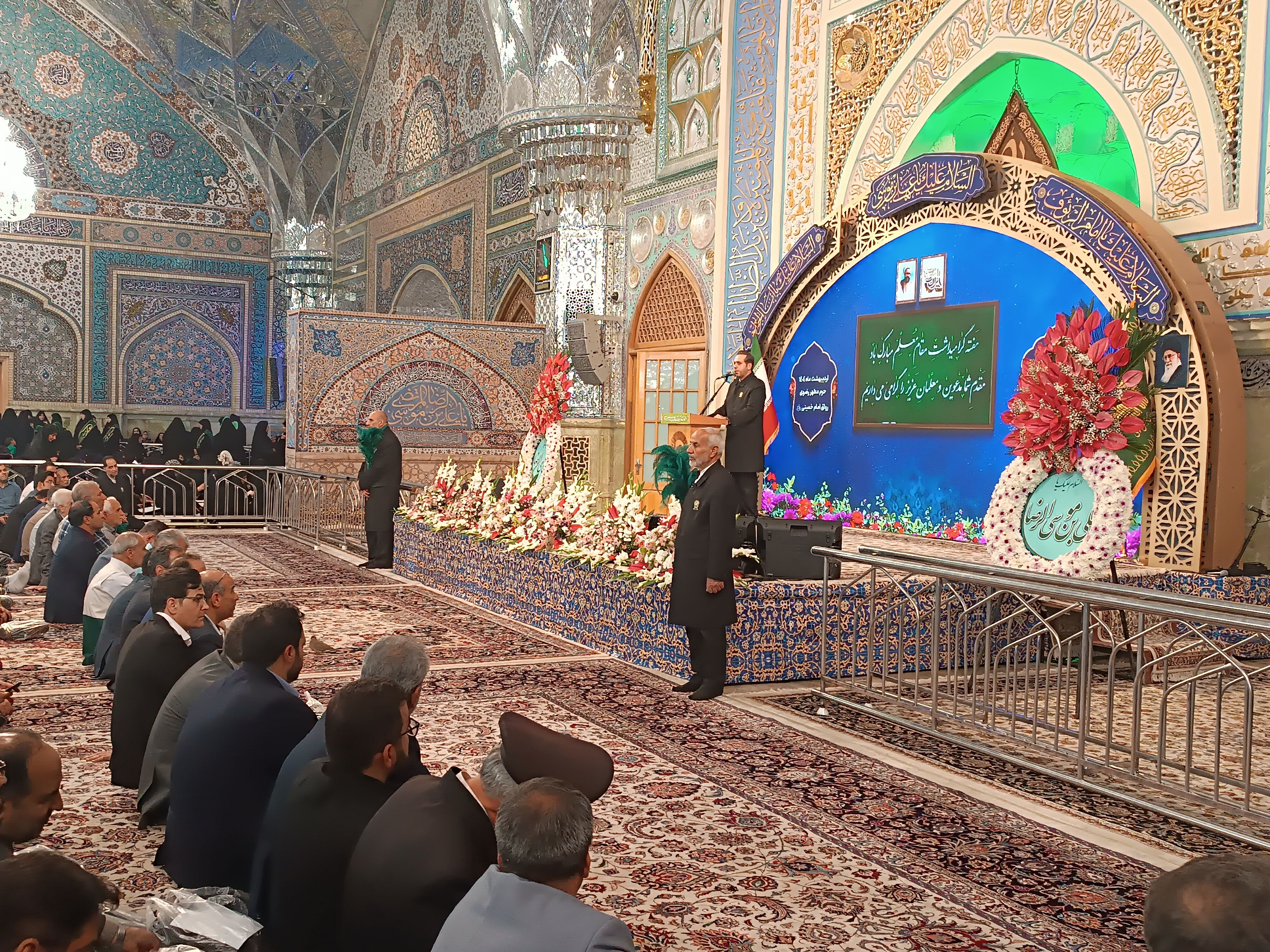 زیارت دسته جمعی معلمان در حریم قدس رضوی 