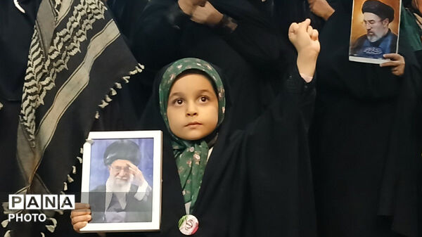 استمرارِ میدان‌داری کوهدشتی‌ها در شب ۸۲؛ فریاد اتحاد برای امنیت و اقتدار ملی