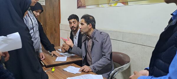  دیدار والدین با معلمان در دبیرستان ابوذر غفاری نیشابور