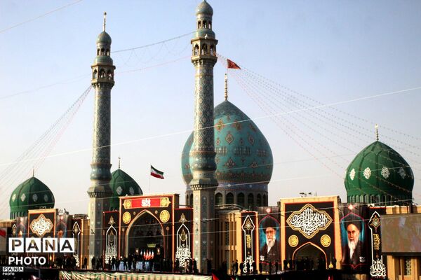 قم غرق در ماتم؛ وداع تاریخی مردم با رهبر فقید در جوار بارگاه کریمه اهل‌بیت (س)