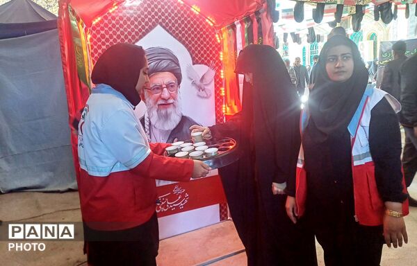 حماسه‌ حضور در شهرکرد؛ از صفوفِ نماز تا غرفه‌هایِ خدمت