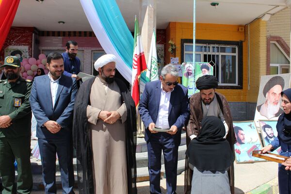 نواختن زنگ سپاس معلم در دبستان دخترانه شاهد نرگس