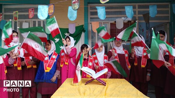 صبحی پرشور و نشاط در مدرسه غیردولتی مریم با اجرای گروه پیشتازان