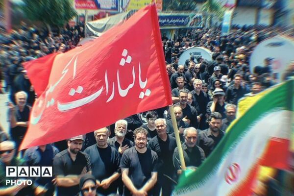 نماز ظهر عاشورا در میدان امام خامنه‌ای