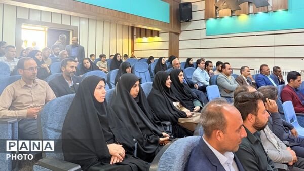 مراسم تجلیل از معلمان برجسته شهرستان بام و صفی آباد 