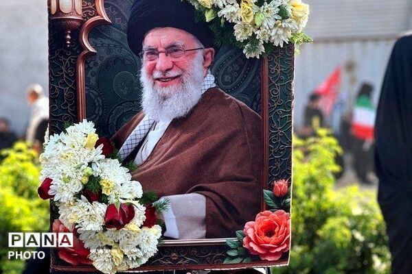 تشییع پیکر رهبر شهید در قم و جمکران
