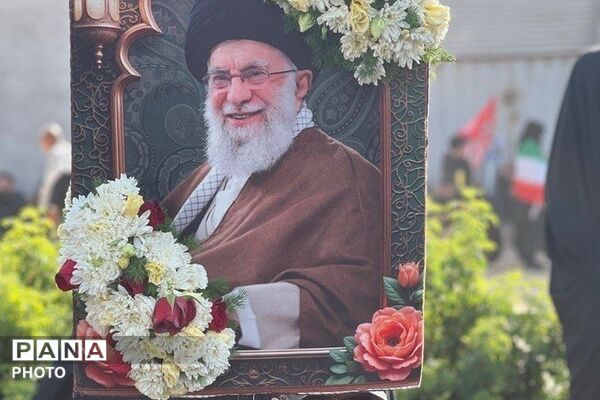 تشییع پیکر رهبر شهید در قم و جمکران