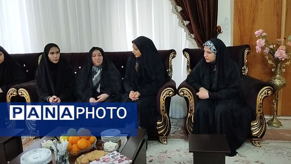 دیدار اعضای انجمن اسلامی هنرستان بصیرت آشخانه با همسر جانباز رسایی پور