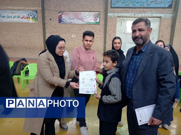 مسابقات دارت در دبستان پسرانه غدیر شهرستان شیروان