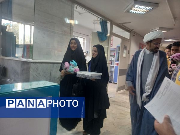 قدردانی پیشتازان دبیرستان باقریه از فرشتگان سفیدپوش در بیمارستان موسی بن جعفر(ع)