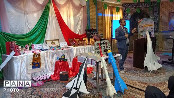 نمایشگاه خلاقیت های دانش آموزی در دبیرستان نفیسه فاضلی قم