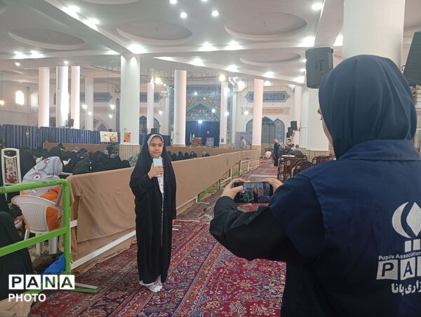 طنین دعای عرفه در مصلی نظرآباد