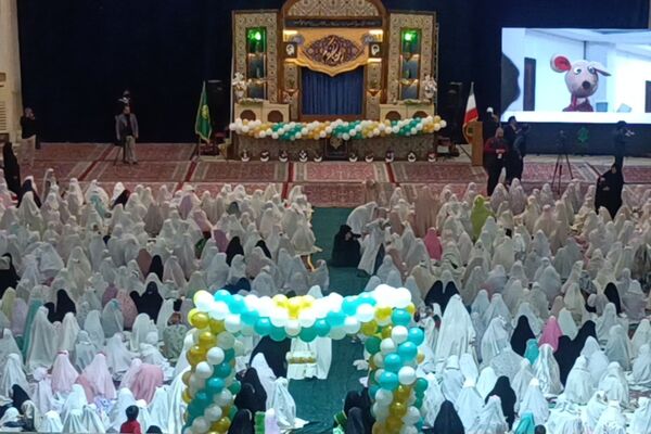 برگزاری جشن ۱۰۰۰ دانش‌آموز دختر روزه اولی در شیراز